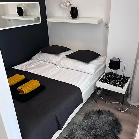 Zolty Apartment